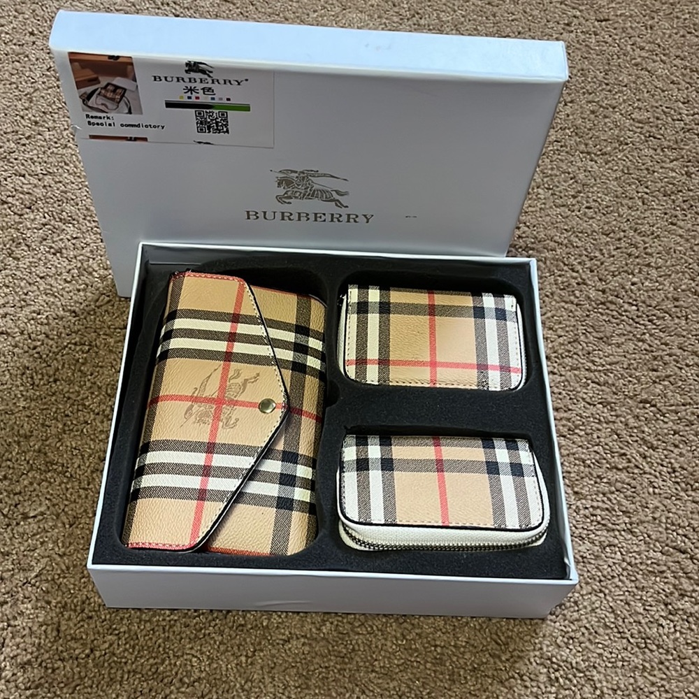 COPY - Brand new Burberry purse and wallet set